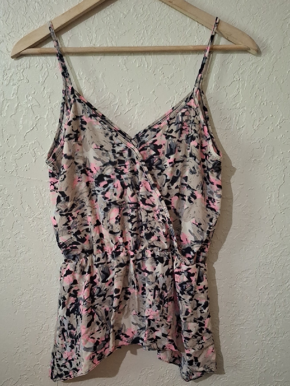 Sleeveless V-Neck Floral Print Cami Top - Pink, Black, Cream